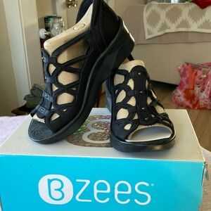 Bzees Women's Black Sandals